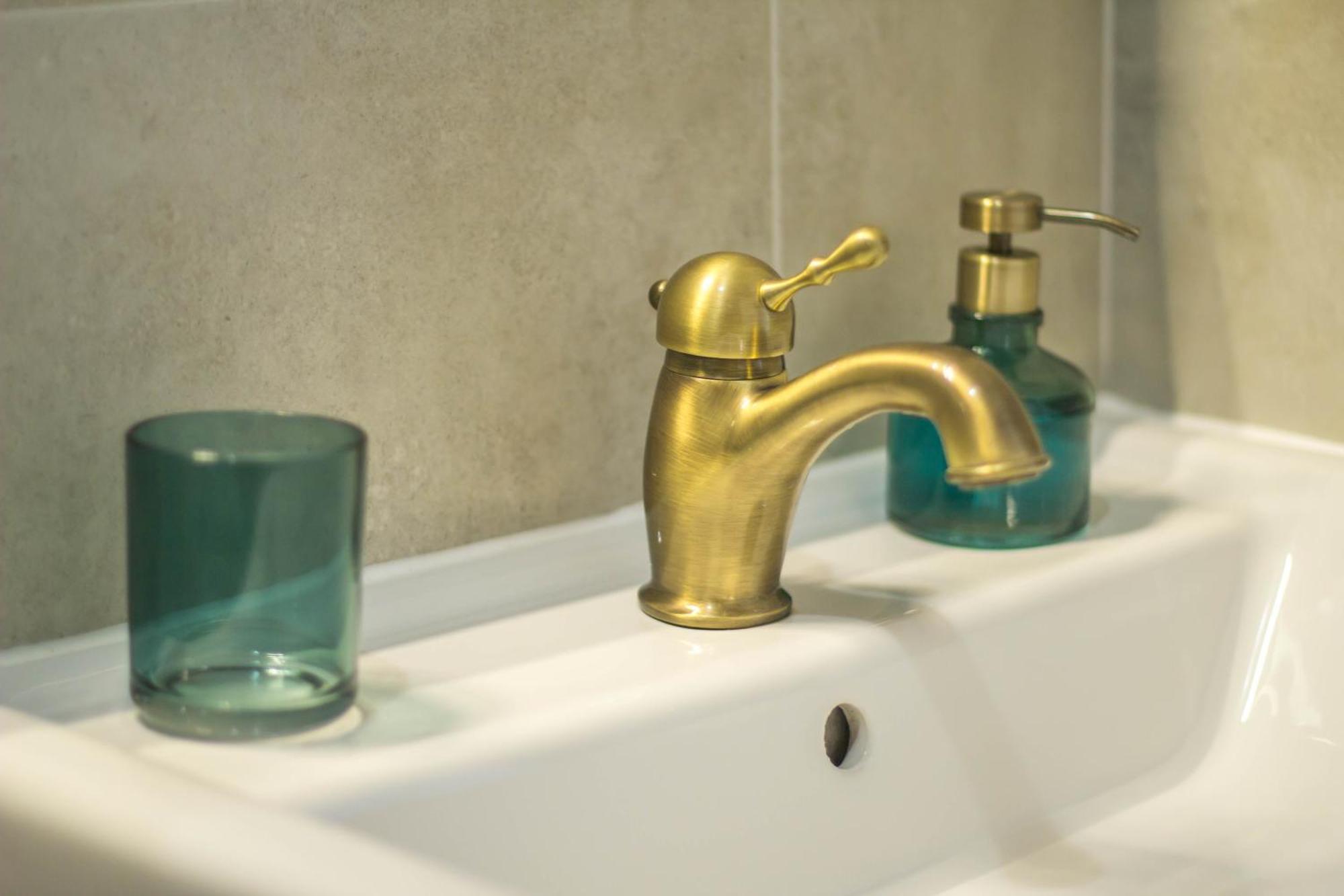Lion's Bridge Boutique 2bdrm Apt, Center Gem Sofya