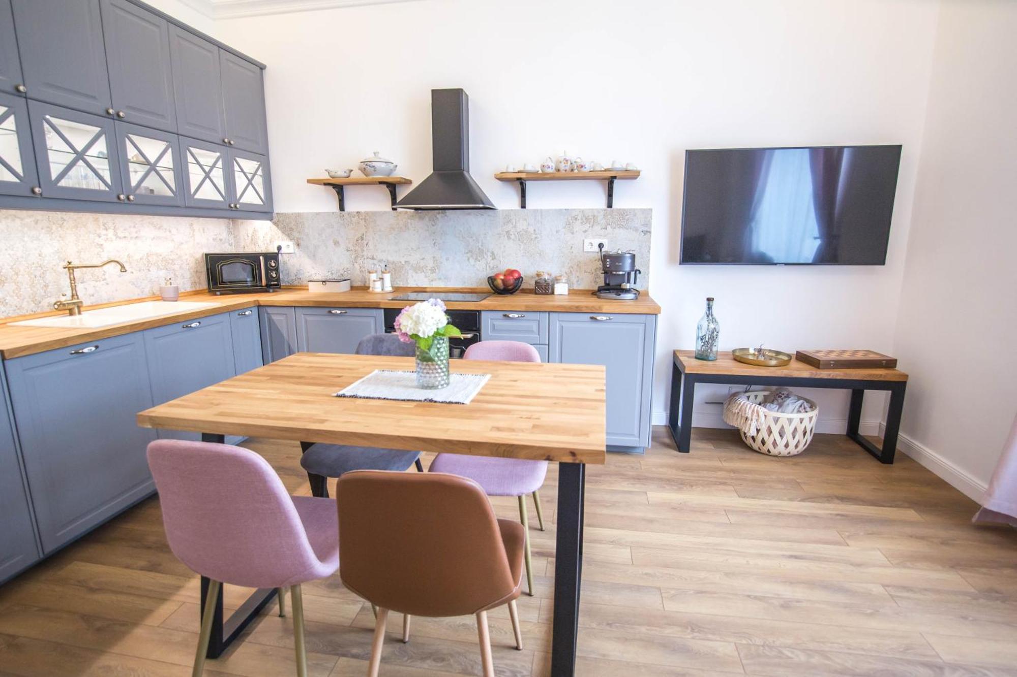 Lion's Bridge Boutique 2bdrm Apt, Center Gem Sofya
