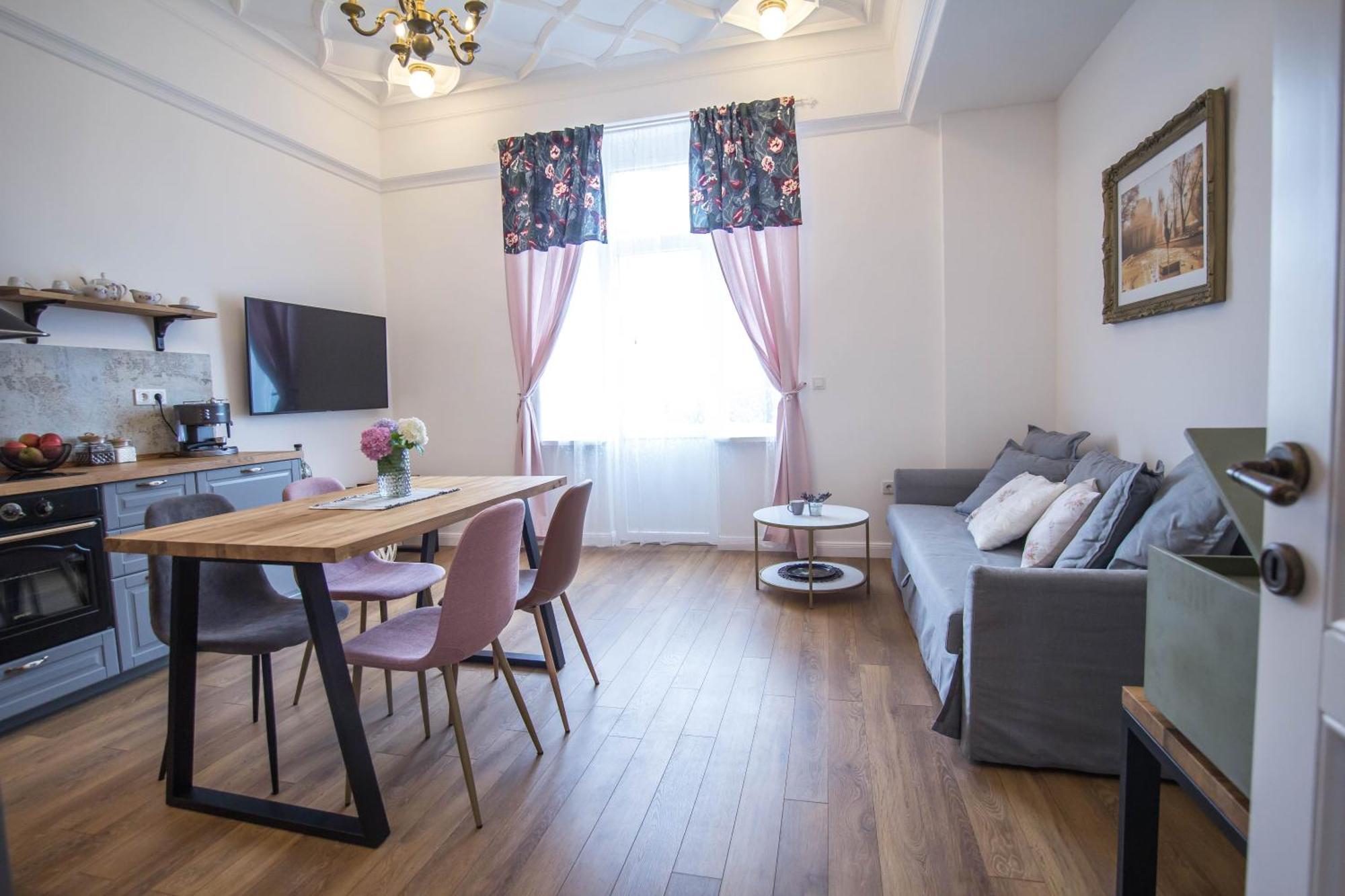 Апартамент Lion's Bridge Boutique 2bdrm Apt, Center Gem